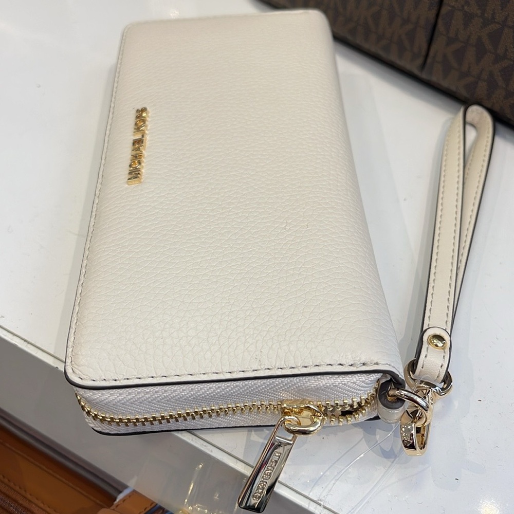 MICHAEL KORS
Leather Continental Wristlet Phone Case Wallet 
Light Cream 
NWT - Picture 9 of 16